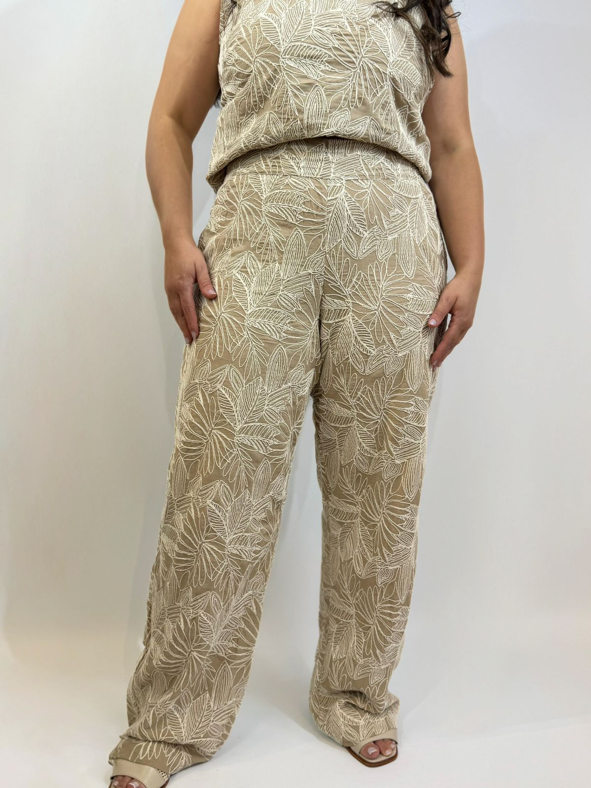 Calça bordada Aurora