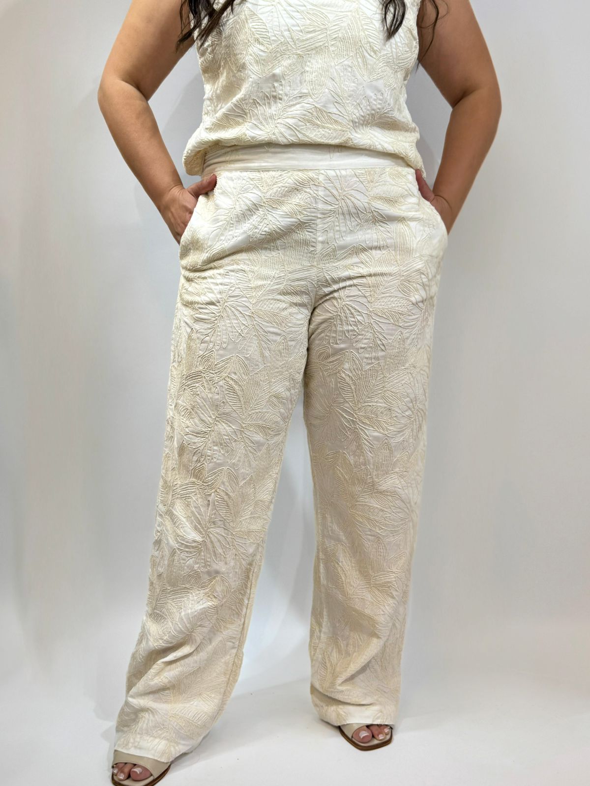 Calça bordada Aurora