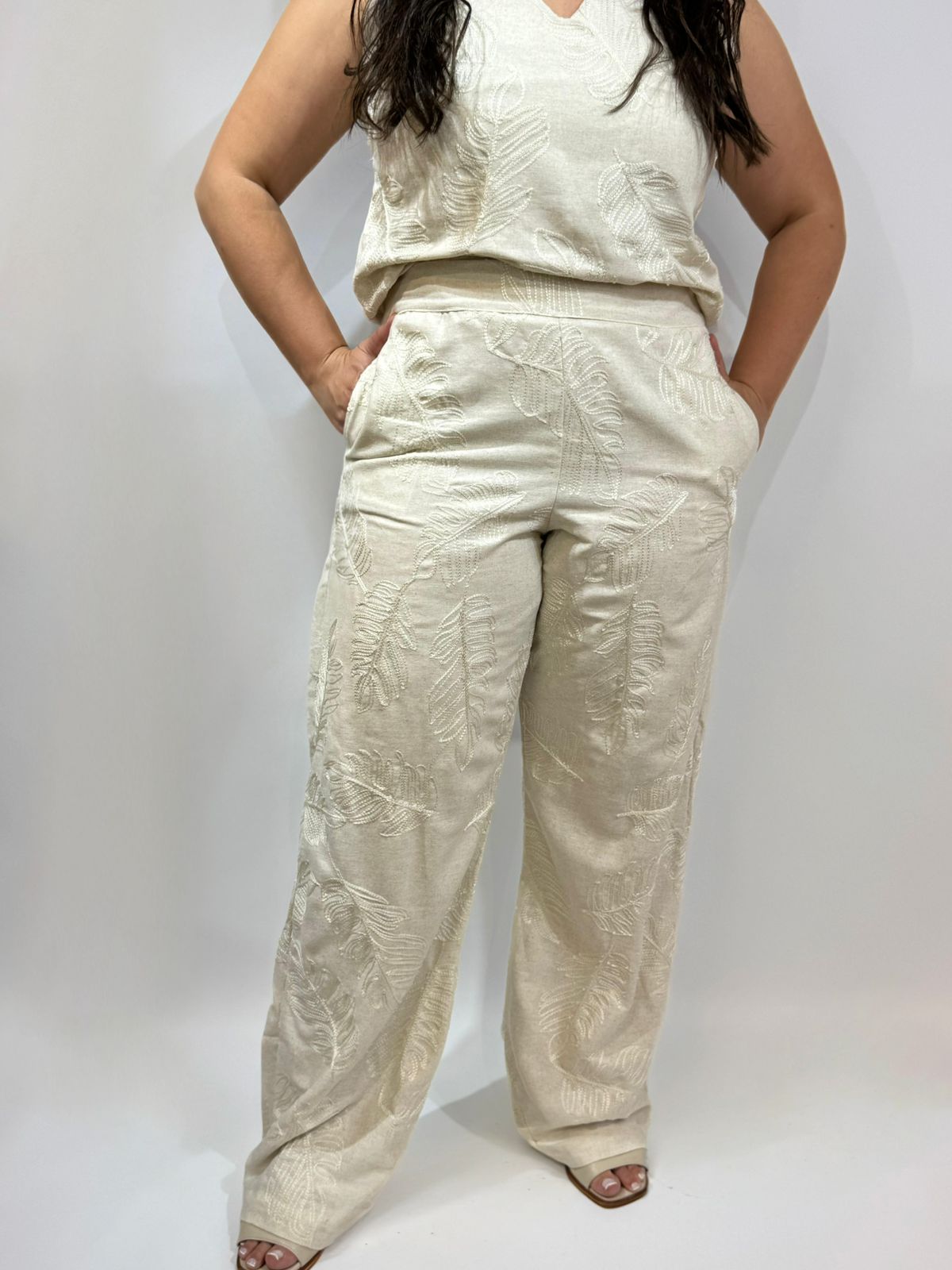 Calça bordada Aurora