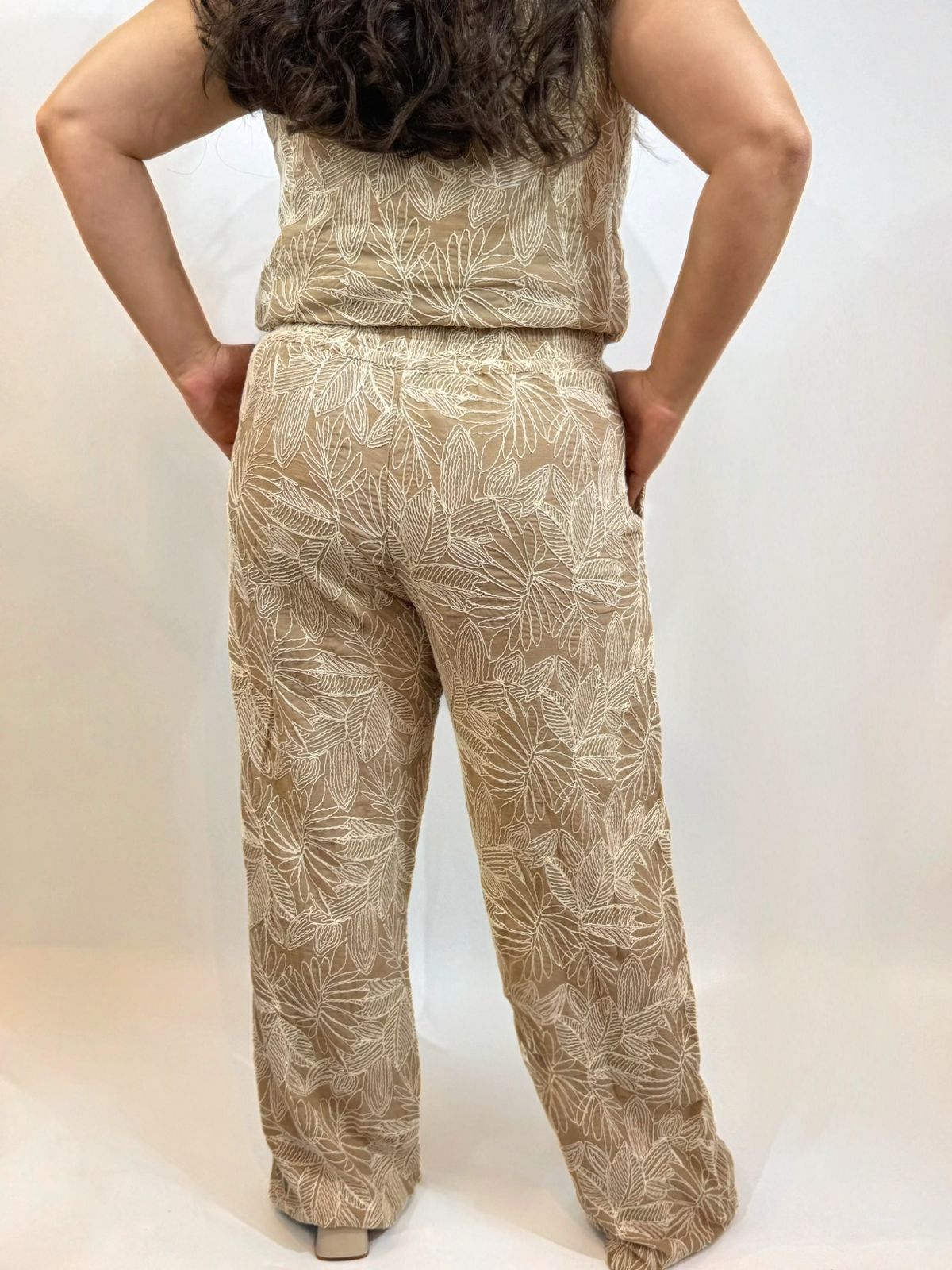 Calça bordada Aurora